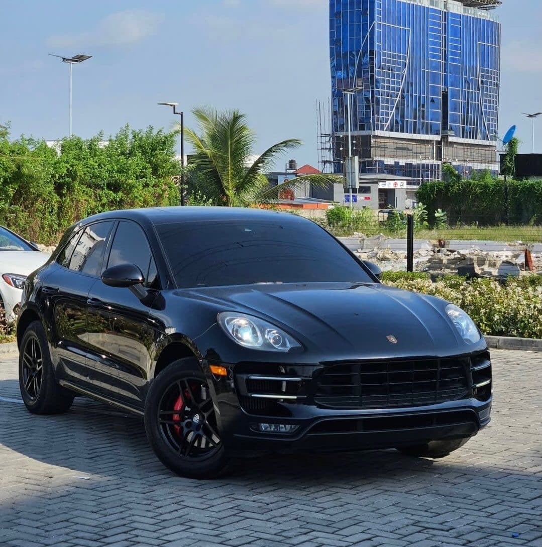 Porsche Macan Turbo 2022